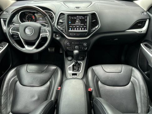 Used 2018 Jeep Cherokee Overland image 12