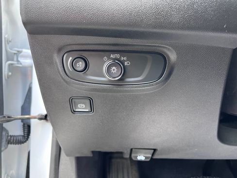 Used 2022 GMC Terrain SLE w/ Elevation Edition FWD image 10