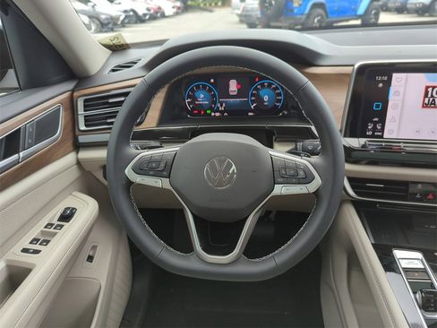 New 2025 Volkswagen Atlas SE image 22