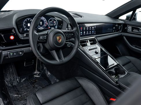 Certified 2025 Porsche Panamera 4 image 4