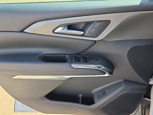 Certified 2026 Chevrolet Traverse LT FWD image 21