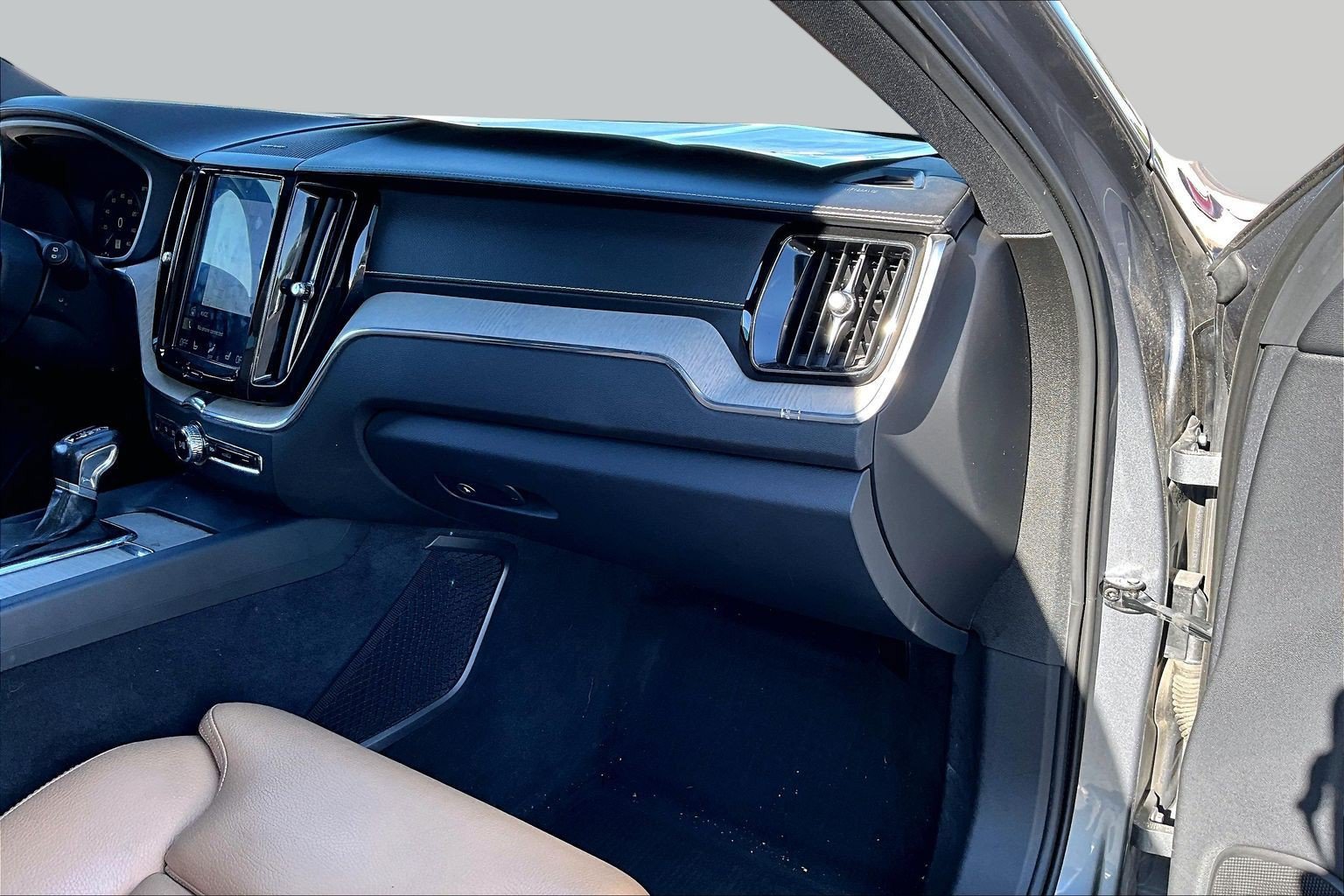Used 2019 Volvo XC60 T5 Inscription w/ Protection Package Premier FWD image 13