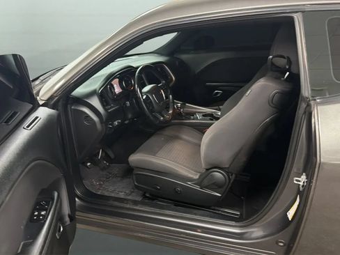 Used 2019 Dodge Challenger SXT RWD image 21
