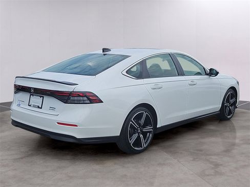 Used 2024 Honda Accord Sport image 4