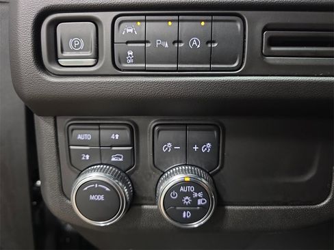 Used 2024 GMC Yukon XL SLE w/ Gmc Pro Safety Plus Package image 28