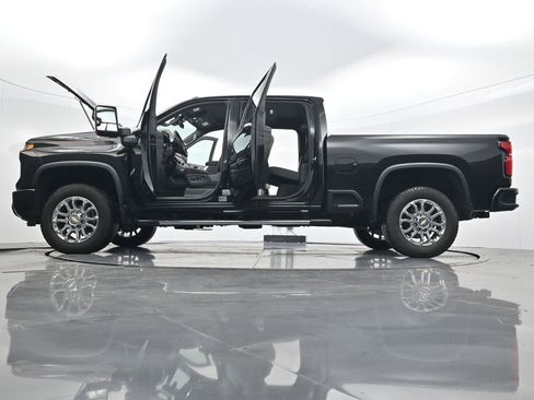 Used 2025 Chevrolet Silverado 2500 LTZ w/ Z71 Chrome Sport Edition image 44