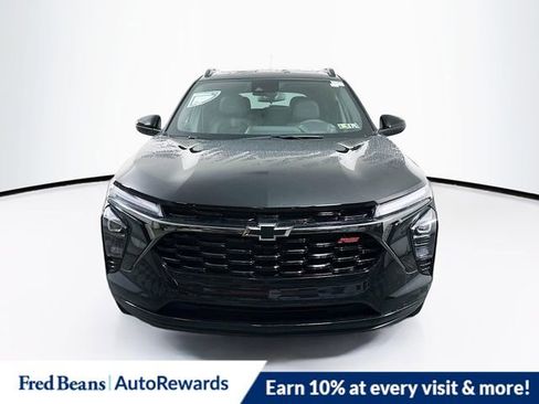 New 2025 Chevrolet Trax RS w/ Sunroof Package image 2