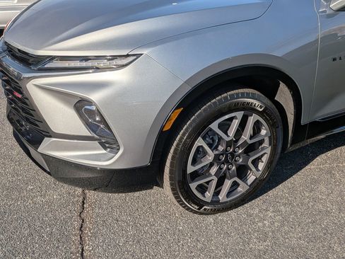 Certified 2025 Chevrolet Blazer RS image 11