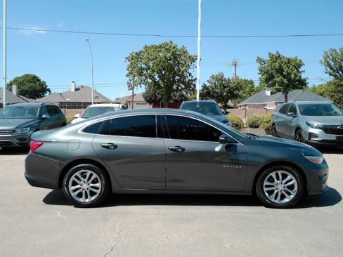 Used 2018 Chevrolet Malibu LT w/ Leather Package FWD image 5
