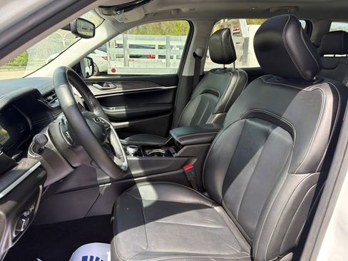 Used 2021 Jeep Grand Cherokee L Limited AWD/4WD image 9