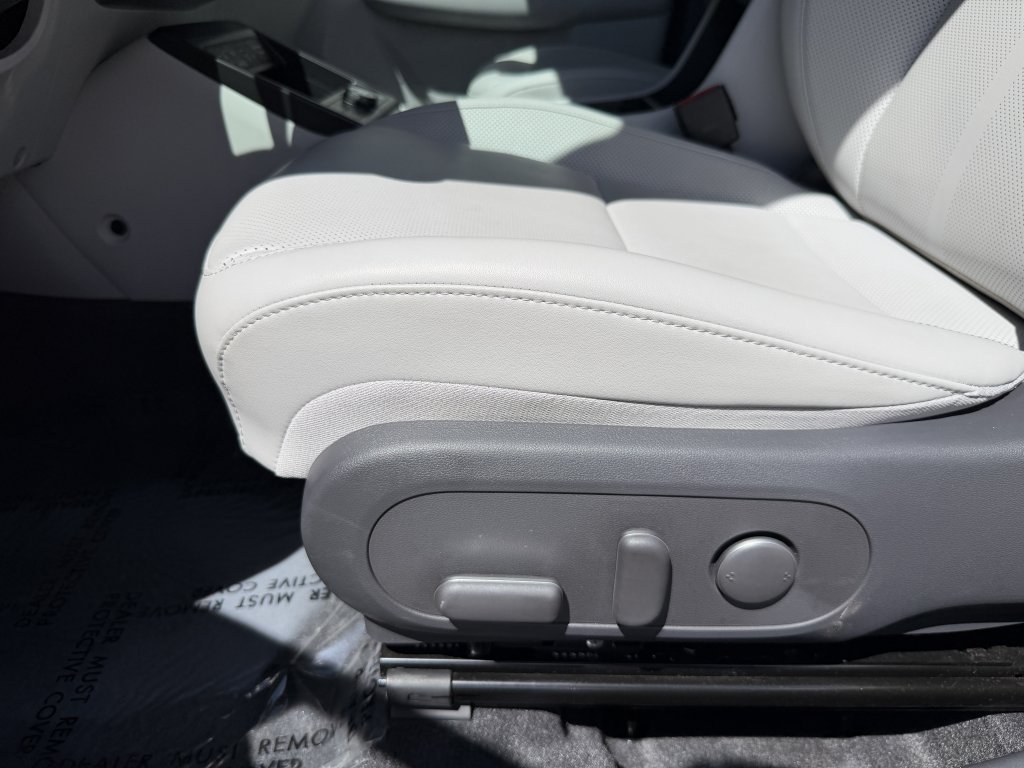 Used 2024 Hyundai Kona Limited FWD image 32