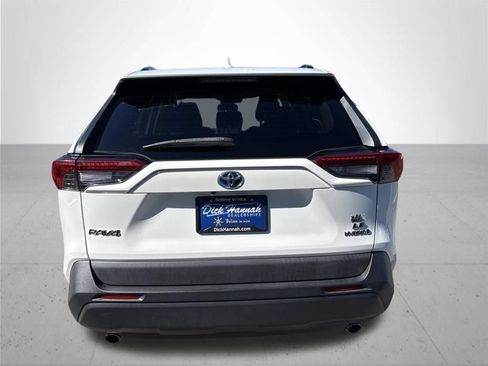 Used 2019 Toyota RAV4 LE w/ Carpet Mat Package AWD/4WD image 7