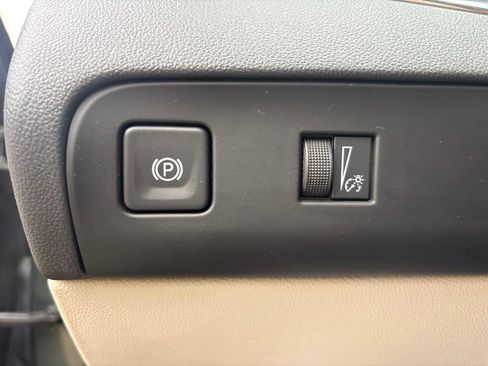 Used 2023 Buick Enclave Essence FWD image 11