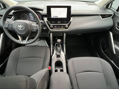 Used 2023 Toyota Corolla Cross LE FWD image 11