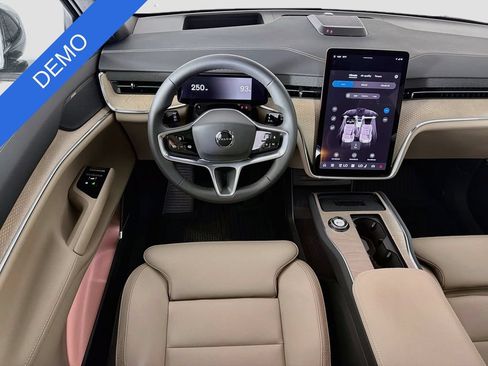 Used 2026 Volvo EX90 Plus RWD image 23