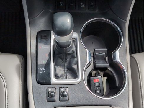 Used 2019 Toyota Highlander XLE image 23