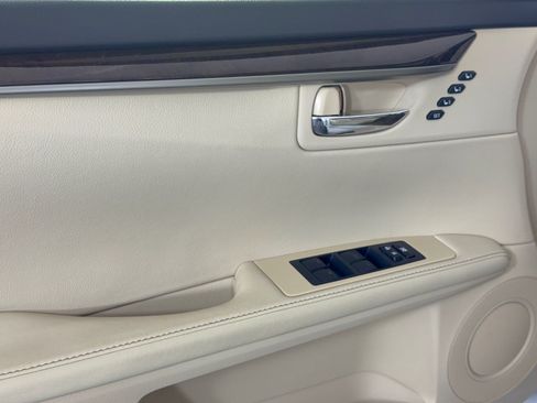 Used 2015 Lexus ES 350 w/ Luxury Package FWD image 13