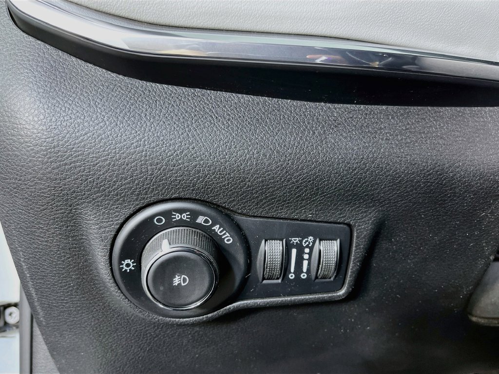 Used 2022 Jeep Compass Limited AWD/4WD image 12