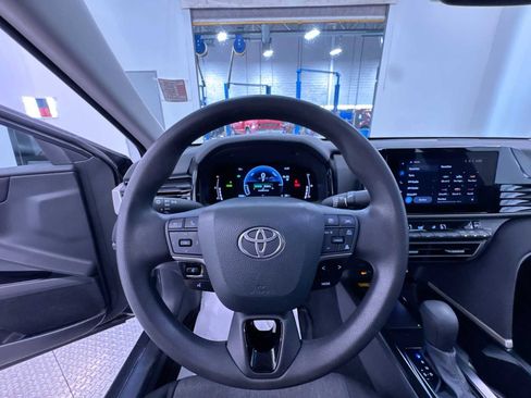 Used 2025 Toyota Camry LE w/ Convenience Package FWD image 15