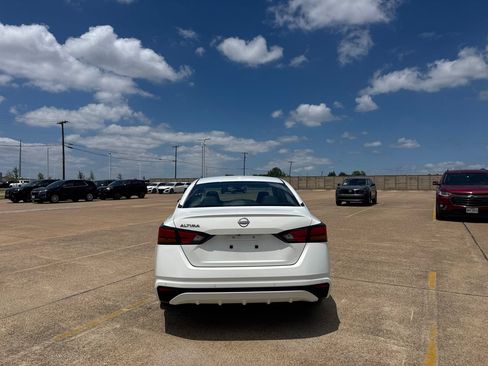 Certified 2025 Nissan Altima 2.5 SV FWD image 16