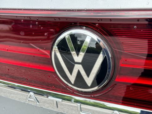 Used 2024 Volkswagen Atlas SE FWD image 18