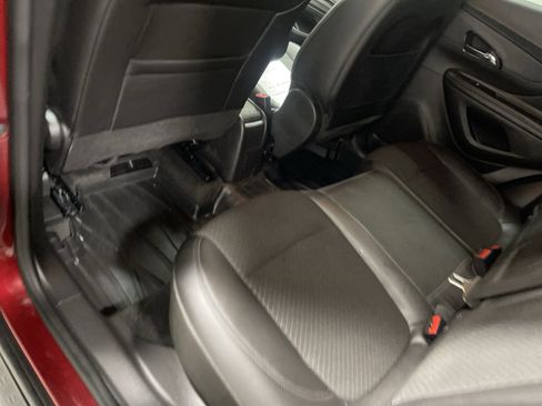 Used 2021 Buick Encore Preferred AWD/4WD image 17