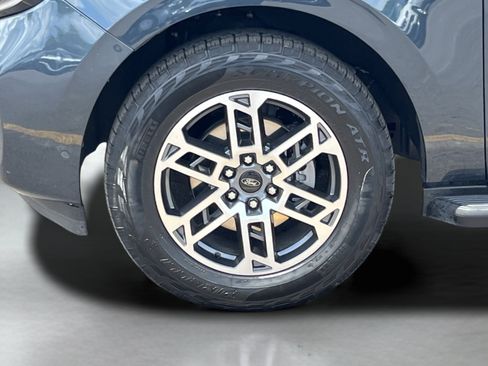 Used 2025 Ford Expedition Active AWD/4WD image 34