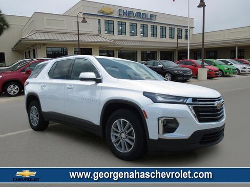 Used 2023 Chevrolet Traverse LT FWD image 1