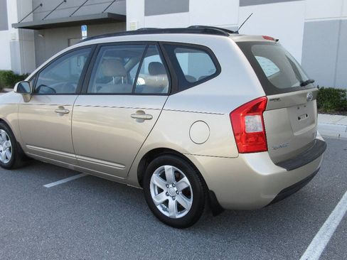 Used 2008 Kia Rondo LX FWD image 3