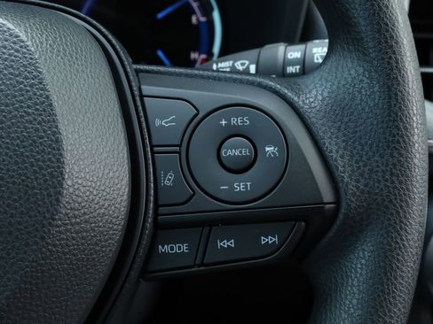 Used 2025 Toyota RAV4 XLE image 29