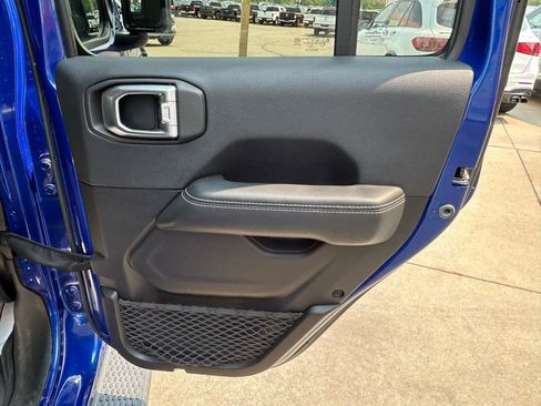 Used 2020 Jeep Wrangler Unlimited Sahara w/ Uconnect 4C Nav & Sound Group AWD/4WD image 15