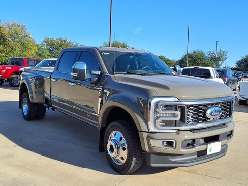 New 2026 Ford F450 Platinum w/ Platinum Plus Package AWD/4WD image 3