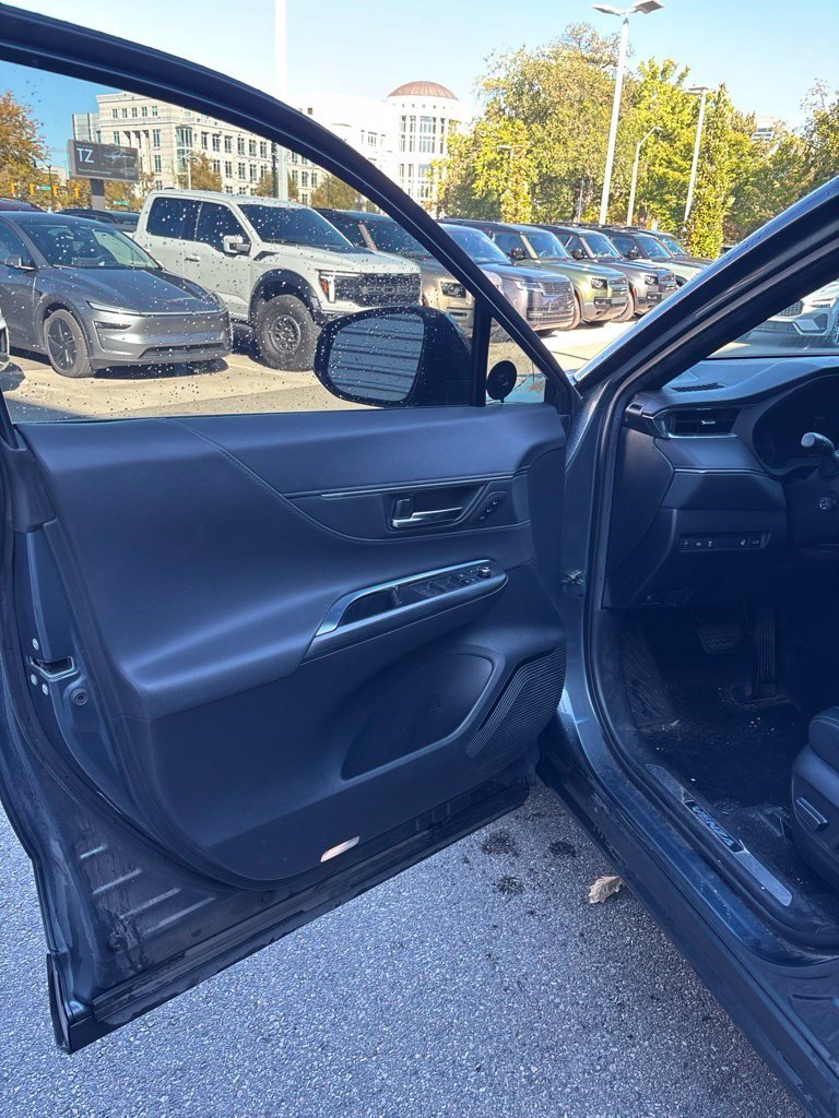 Used 2021 Toyota Venza XLE w/ Softex Package AWD/4WD image 11