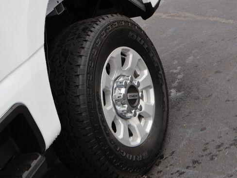 Used 2024 Ford F250 XLT w/ Snow Plow/Camper Package image 39