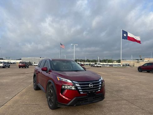 Used 2024 Nissan Rogue SV w/ SV Premium Package FWD image 3