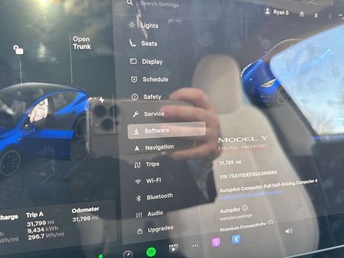 Used 2025 Tesla Model Y Performance image 6