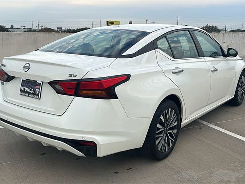 Used 2024 Nissan Altima 2.5 SV image 12