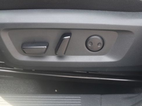 Used 2025 Nissan Rogue SV AWD/4WD image 5