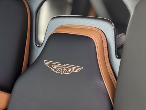 Used 2025 Aston Martin DB12 image 5