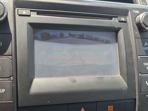 Used 2015 Toyota Camry LE FWD image 25