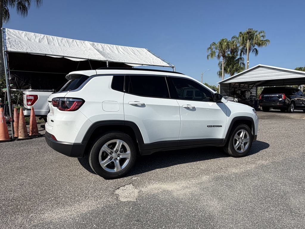 Used 2023 Jeep Compass Latitude AWD/4WD image 5
