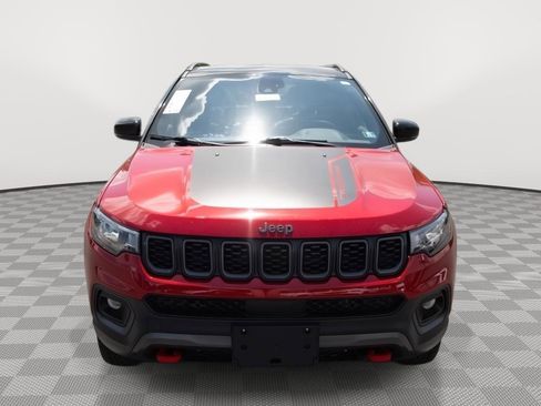 Used 2025 Jeep Compass Trailhawk AWD/4WD image 2