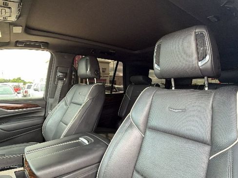 Used 2023 Cadillac Escalade Premium Luxury RWD image 16