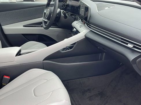New 2025 Hyundai Elantra Limited image 33