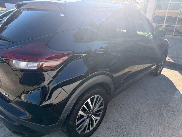 Used 2021 Nissan Kicks SV FWD image 3