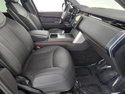 Certified 2025 Land Rover Range Rover SE AWD/4WD image 3