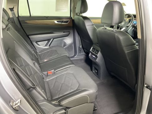 Used 2025 Volkswagen Atlas SE AWD/4WD image 24