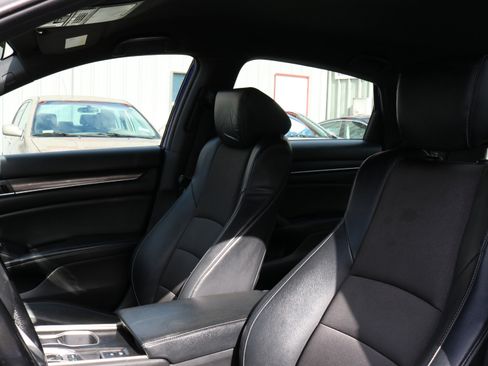 Used 2018 Honda Accord Sport image 13