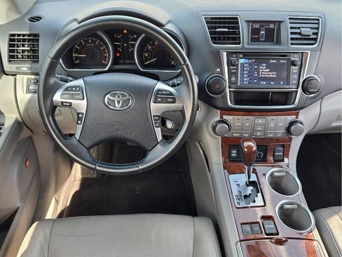 Used 2013 Toyota Highlander Limited FWD image 25