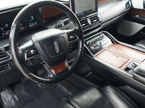 Used 2020 Lincoln Navigator Reserve w/ Equipment Group 208A Reserve image 11
